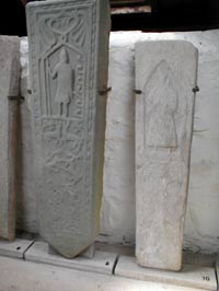 pierres gravées au cimetière de St-Modan Church