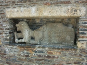 lion du prieuré Saint Idunet, à Chateaulin