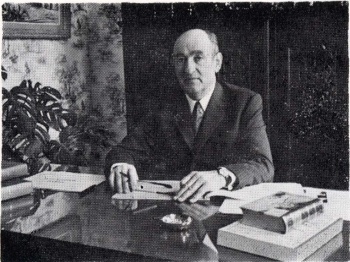 Jean Marie PUECH à son bureau à la Mairie d’Ergué-Gabéric