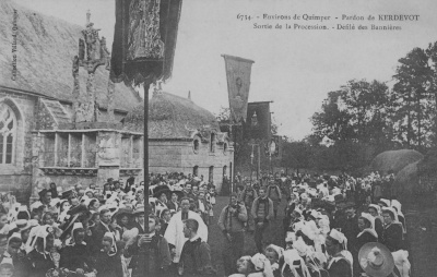 Carte Villard "Sortie de la procession - Défilé des bannières"