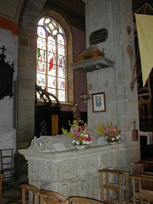 Le tombeau de Sainte Pompée dans l'église de Langoat