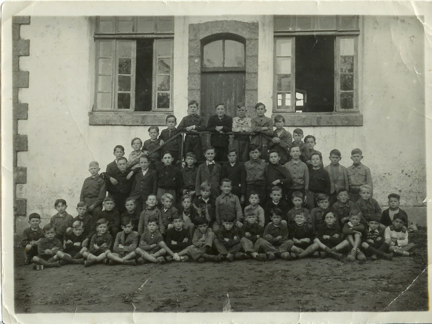 Image:EcoleGarçons Bourg1946-47-B.jpg